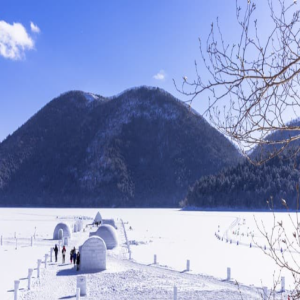 ဆောင်းရာသီတွင်သာ မြင်တွေ့နိုင်သော Hokkaido "Lake Shikaribetsu Kotan" နှင်းနှင့် ရေခဲရွာ